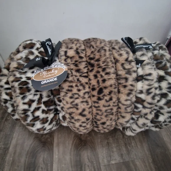 Minky Couture Leopard Print Cozy blanket - Picture 6 of 12